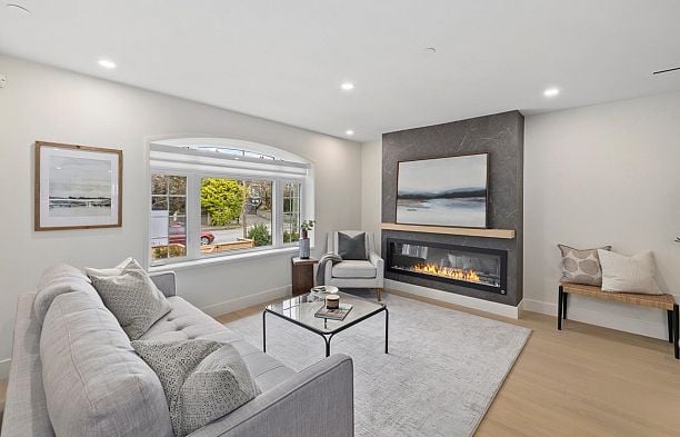 2438 W 49 Avenue S.W. Marine