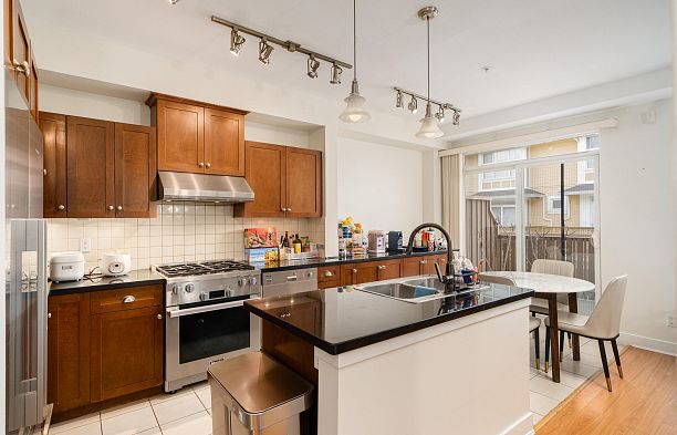 968 Westbury Walk South Cambie