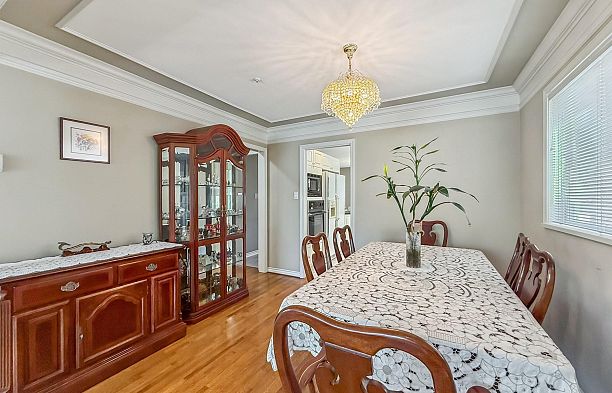 2755 W 20th Avenue Arbutus