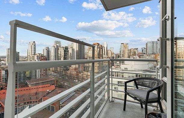 2106 1199 Marinaside Crescent Yaletown