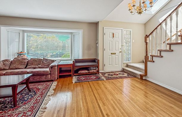 2755 W 20th Avenue Arbutus