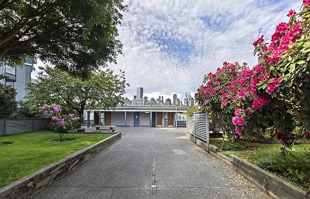 13 1355 W 4th Avenue False Creek