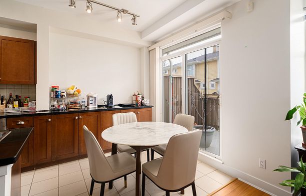 968 Westbury Walk South Cambie