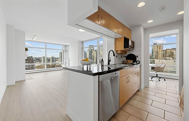 2106 1199 Marinaside Crescent Yaletown