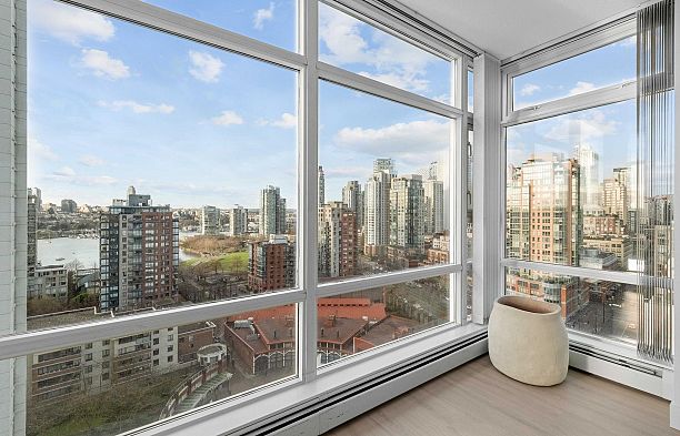 2106 1199 Marinaside Crescent Yaletown