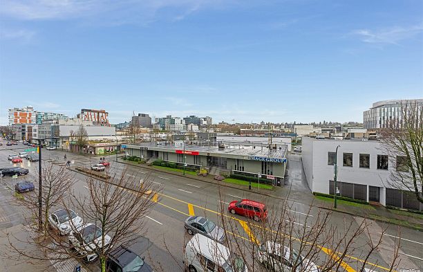 513 63 W 2nd Avenue False Creek