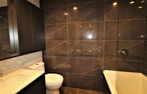 206 5733 Alberta Street Oakridge VW