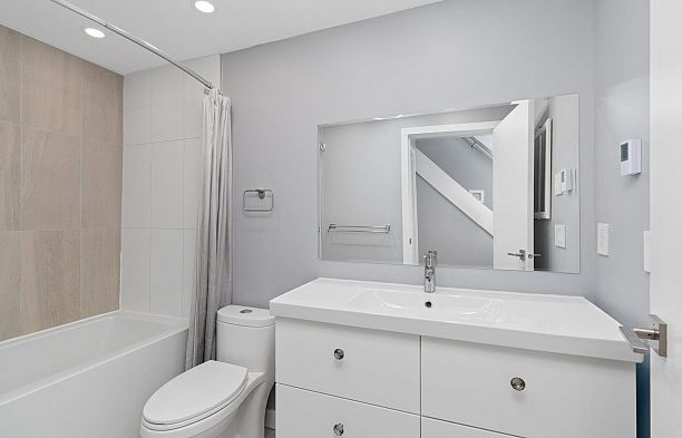 13 1355 W 4th Avenue False Creek