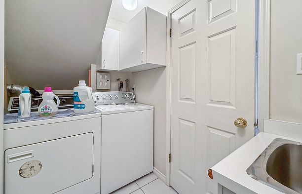 2755 W 20th Avenue Arbutus