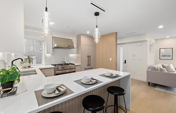 2438 W 49 Avenue S.W. Marine