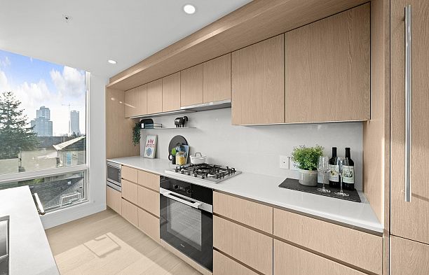 305 5212 Cambie Street Cambie