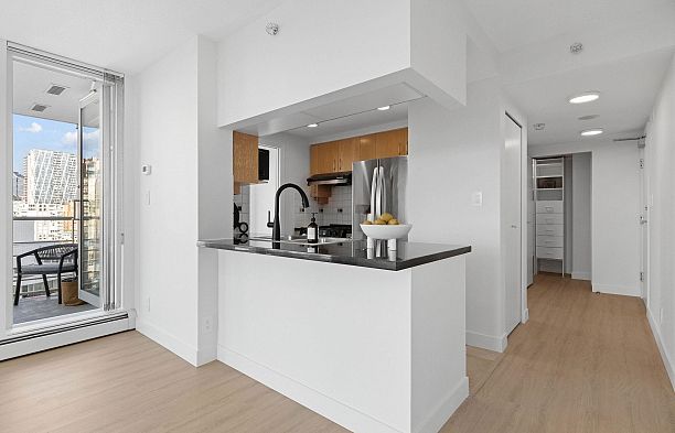 2106 1199 Marinaside Crescent Yaletown