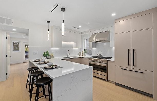 2438 W 49 Avenue S.W. Marine