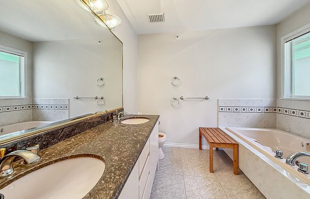 2755 W 20th Avenue Arbutus