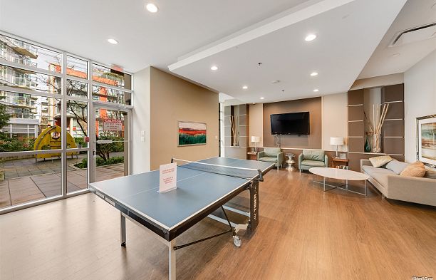 513 63 W 2nd Avenue False Creek