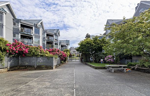 13 1355 W 4th Avenue False Creek