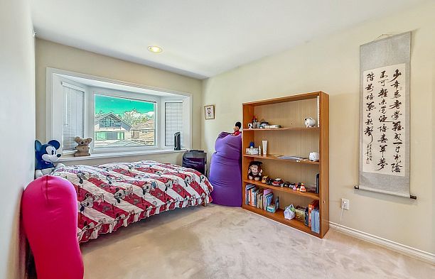 2755 W 20th Avenue Arbutus