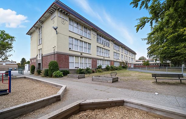 6189 Angus Drive South Granville