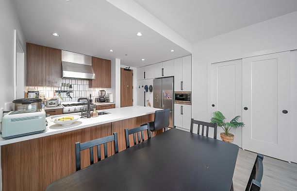 208 6933 Cambie Street South Cambie