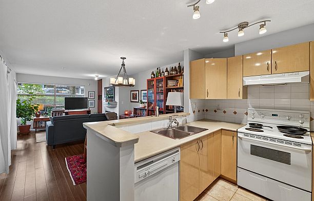 106 2983 W 4th Avenue Kitsilano