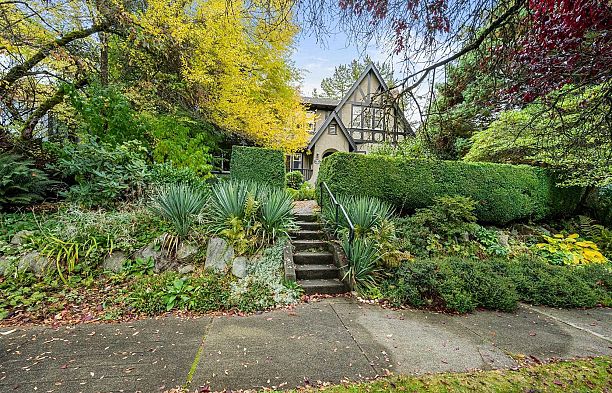 6050 Athlone Street South Granville