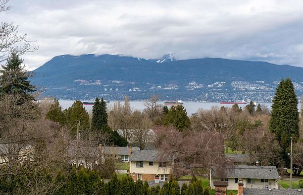 3955 W Broadway Point Grey