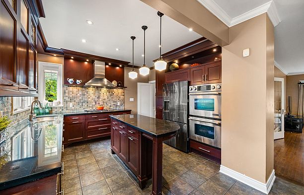 6050 Athlone Street South Granville