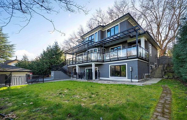 3955 W Broadway Point Grey