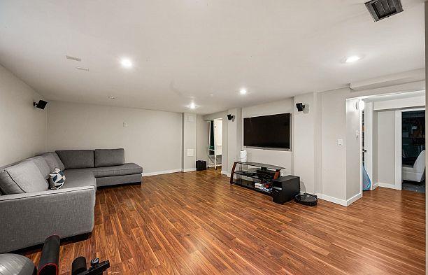 6050 Athlone Street South Granville