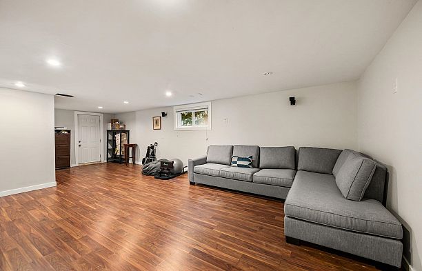 6050 Athlone Street South Granville