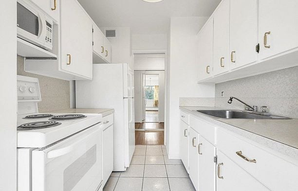 204 6026 Tisdall Street Oakridge VW