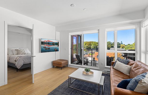 306 209 E 20th Avenue Main