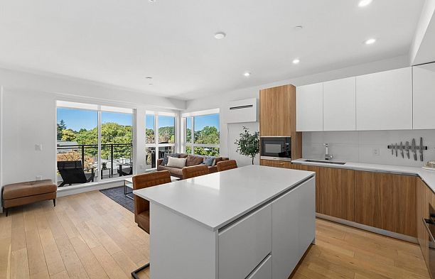 306 209 E 20th Avenue Main