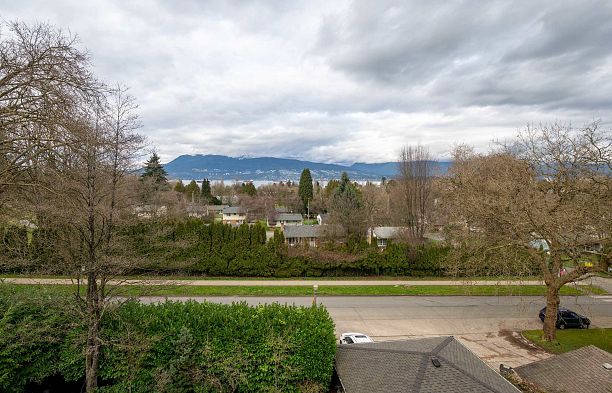 3955 W Broadway Point Grey