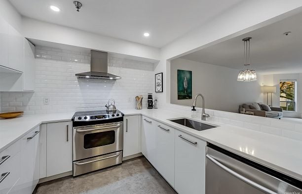207 2288 W 12th Avenue Kitsilano