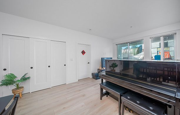 208 6933 Cambie Street South Cambie