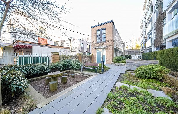 208 6933 Cambie Street South Cambie