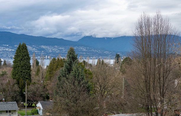 3955 W Broadway Point Grey