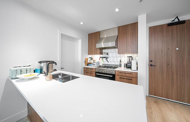 208 6933 Cambie Street South Cambie