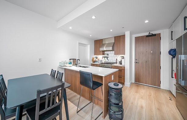 208 6933 Cambie Street South Cambie