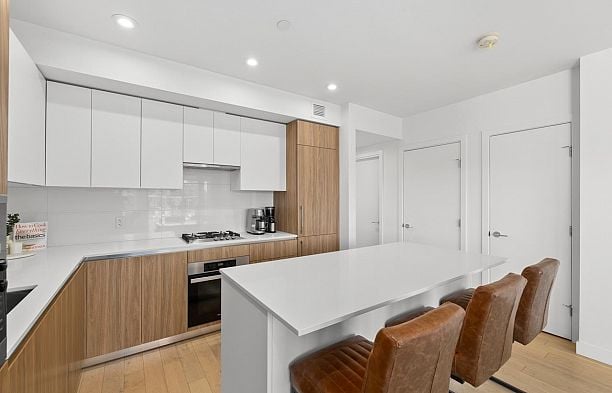 306 209 E 20th Avenue Main