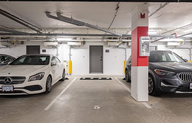 173 805 W 49th Avenue Oakridge VW