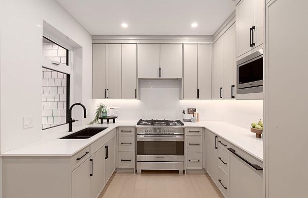 3 2976 W 13th Avenue Kitsilano