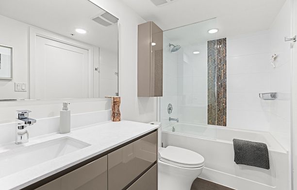 369 2080 W Broadway Street Kitsilano