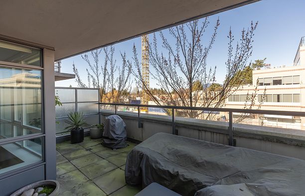 369 2080 W Broadway Street Kitsilano