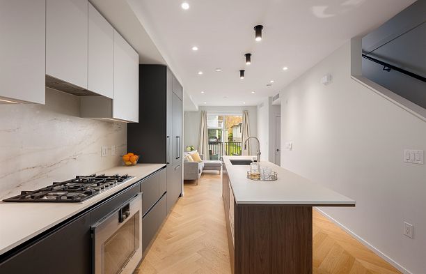 173 805 W 49th Avenue Oakridge VW