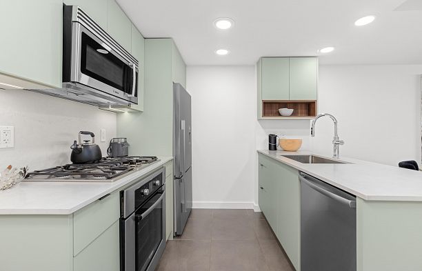 369 2080 W Broadway Street Kitsilano