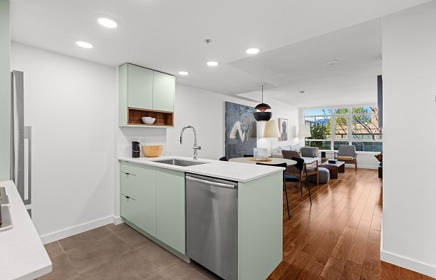 369 2080 W Broadway Street Kitsilano