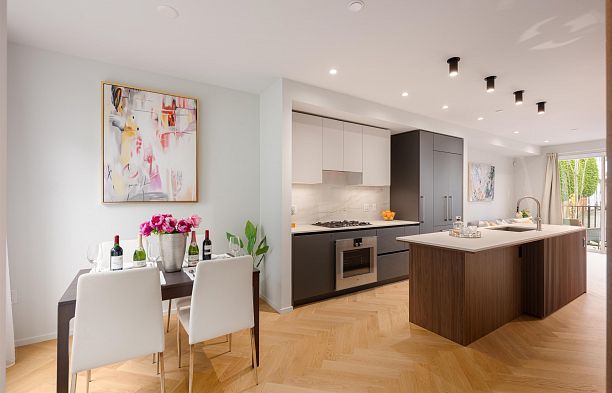 173 805 W 49th Avenue Oakridge VW