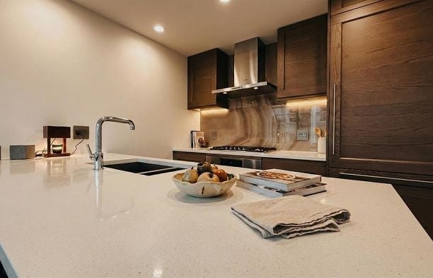 1004 5629 Birney Avenue University VW